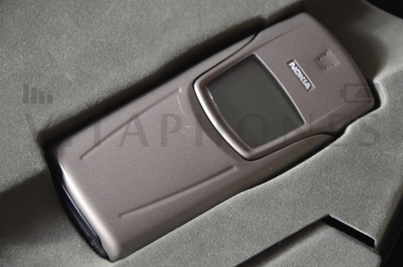 Nokia 8910 box